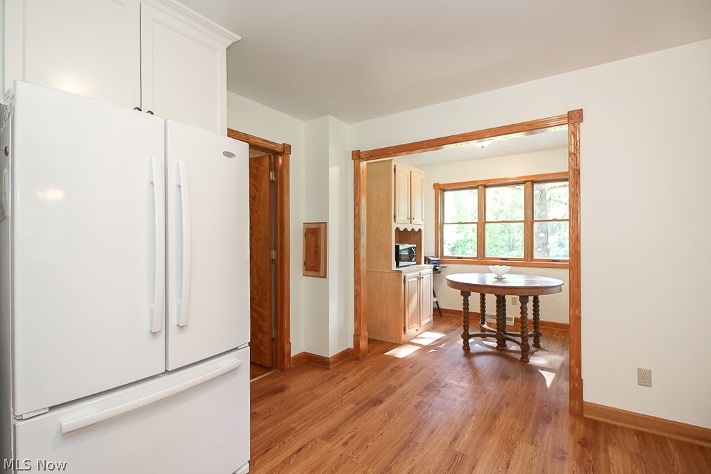 12544 Sheldon Road Mantua, OH 44255 - Photo 10 of 31 Eat-in area.