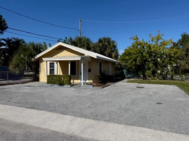 $1,800 | 400 Metcalf Court, Unit 425, West Palm Beach, FL 33407