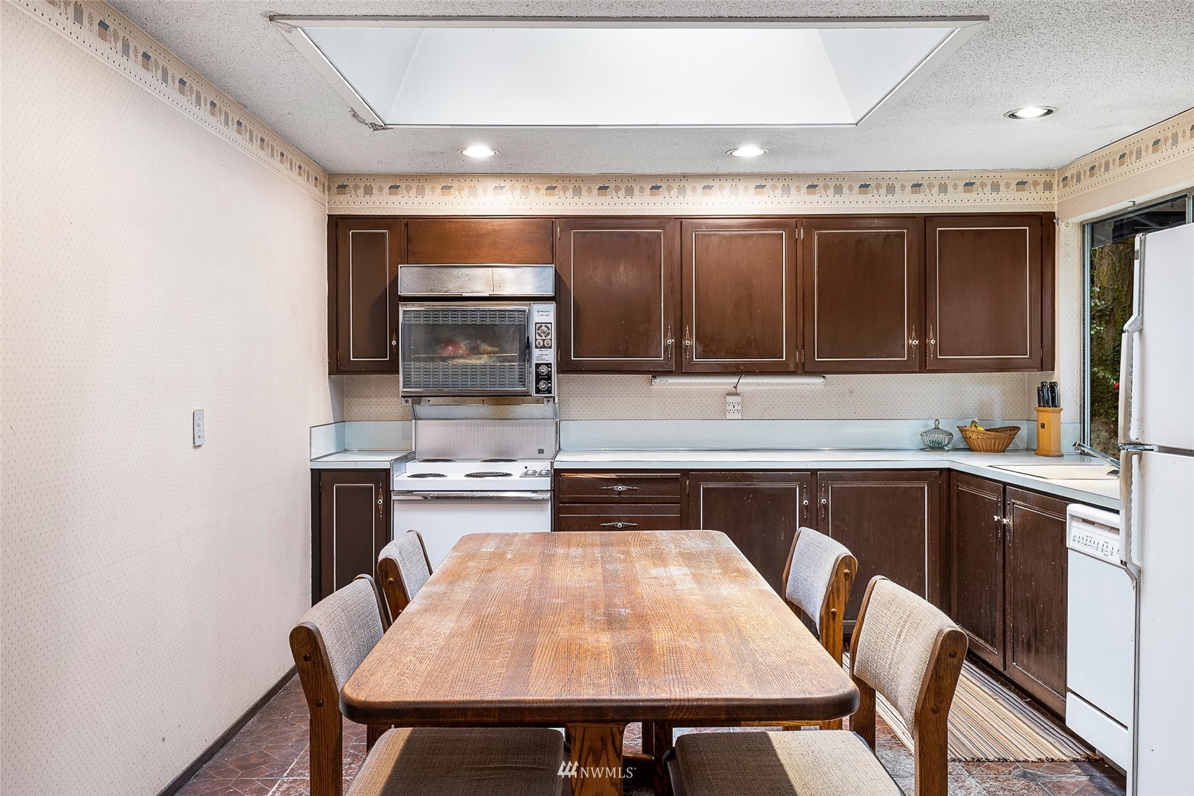 14332 118th Avenue Northeast Kirkland, WA 98034 - Photo 28 of 40 a kitchen with a stove a sink and a microwave