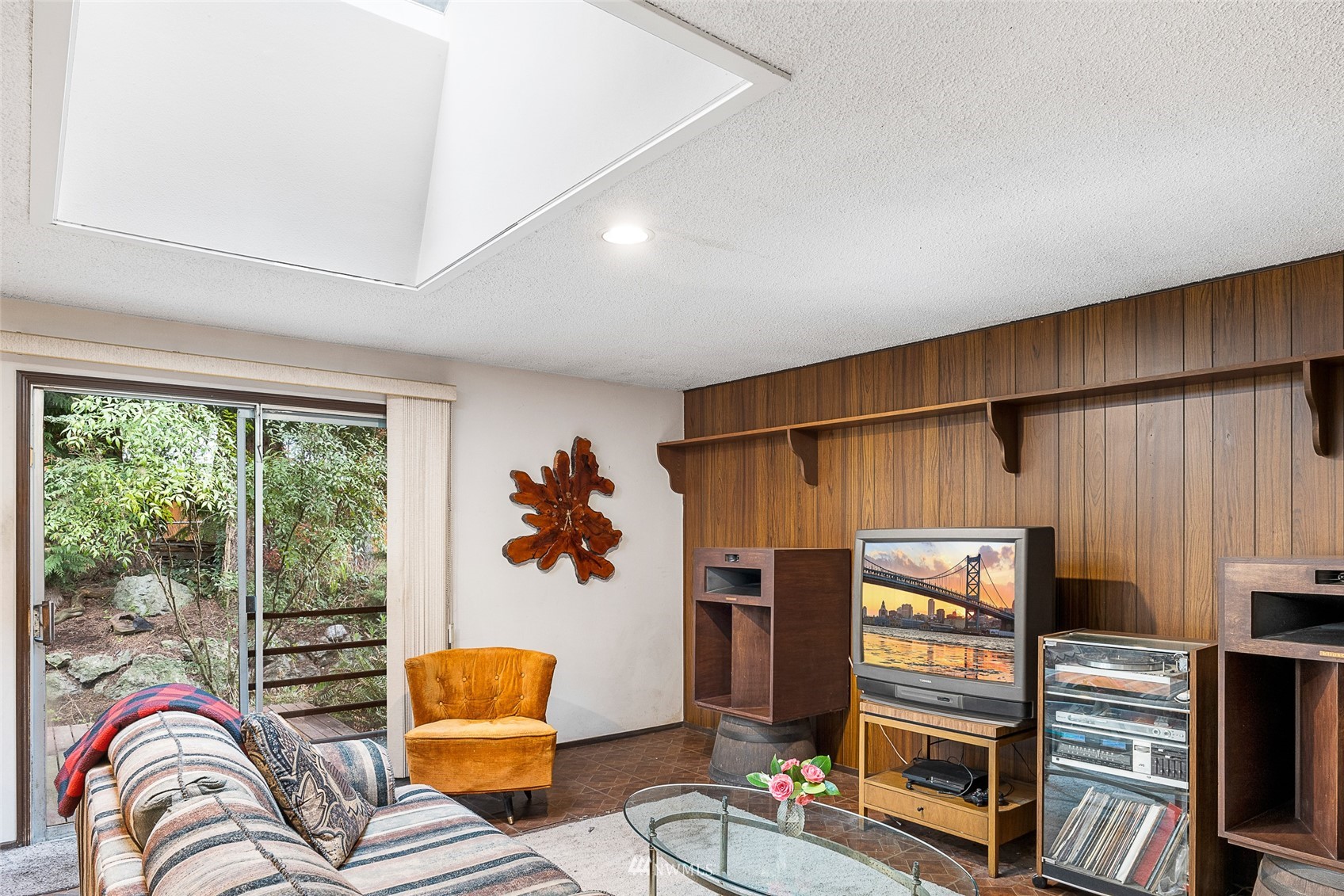 14332 118th Avenue Northeast Kirkland, WA 98034 - Photo 30 of 40 a living room with furniture and a floor to ceiling window