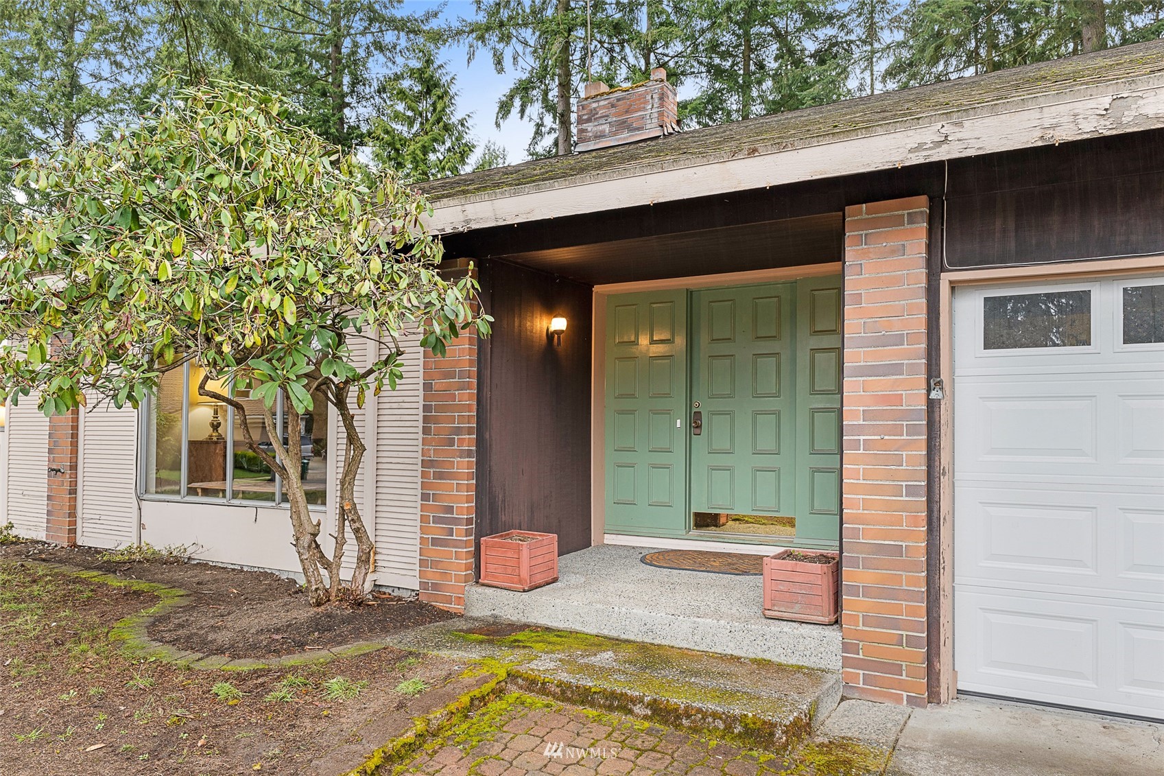 14332 118th Avenue Northeast Kirkland, WA 98034 - Photo 40 of 40 a front view of a house with a garden