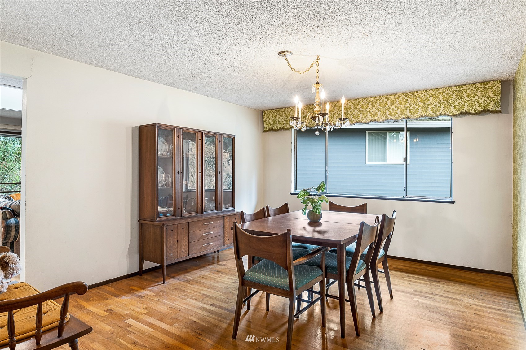14332 118th Avenue Northeast Kirkland, WA 98034 - Photo 4 of 40 a dining room with furniture and window