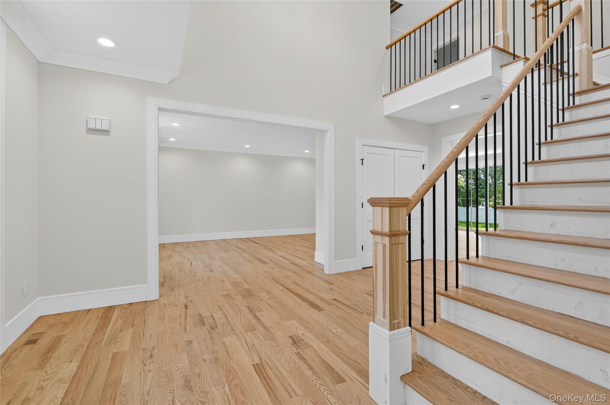 654 Caledonia Road Dix Hills, NY 11746 - Photo 5 of 37