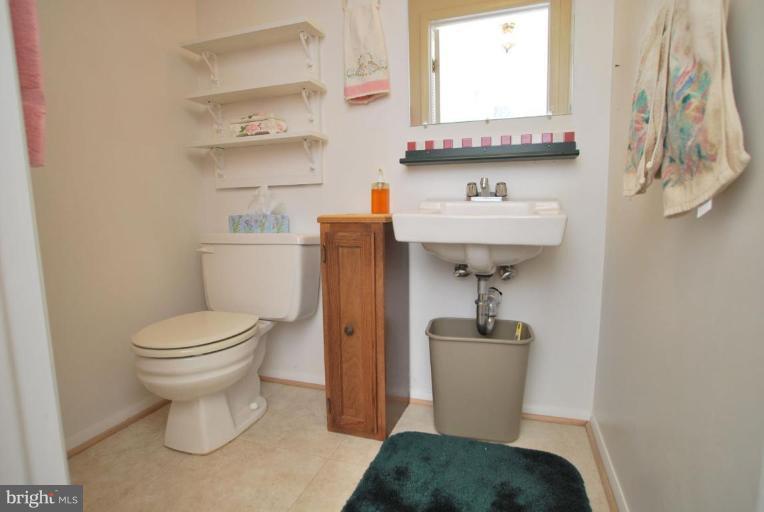 10528 Apple Ridge Road Gaithersburg, MD 20886 - Photo 11 of 23 Bath #1