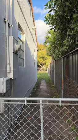 $3,800 | 345 Southwest 49th Avenue, Miami, FL 33134