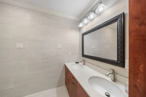 a bathroom with 2 sink and a mirror