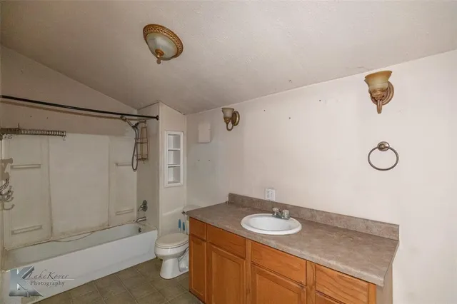 $150,000 | 141 East 3rd Street, Baird, TX 79504