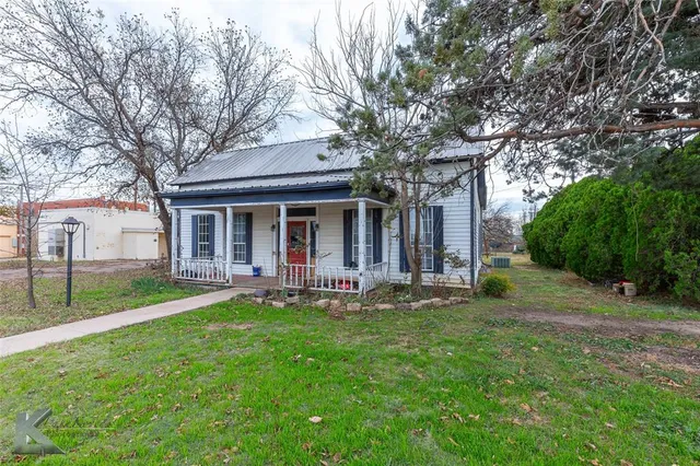 $150,000 | 141 East 3rd Street, Baird, TX 79504