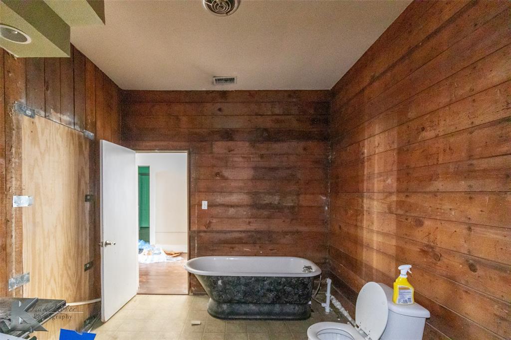 141 East 3rd Street Baird, TX 79504 - Photo 23 of 33 a bathroom with a toilet and shower