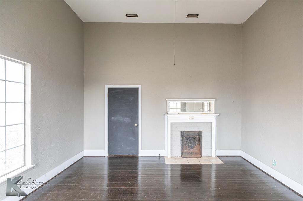 141 East 3rd Street Baird, TX 79504 - Photo 10 of 33 a view of a livingroom with a fireplace