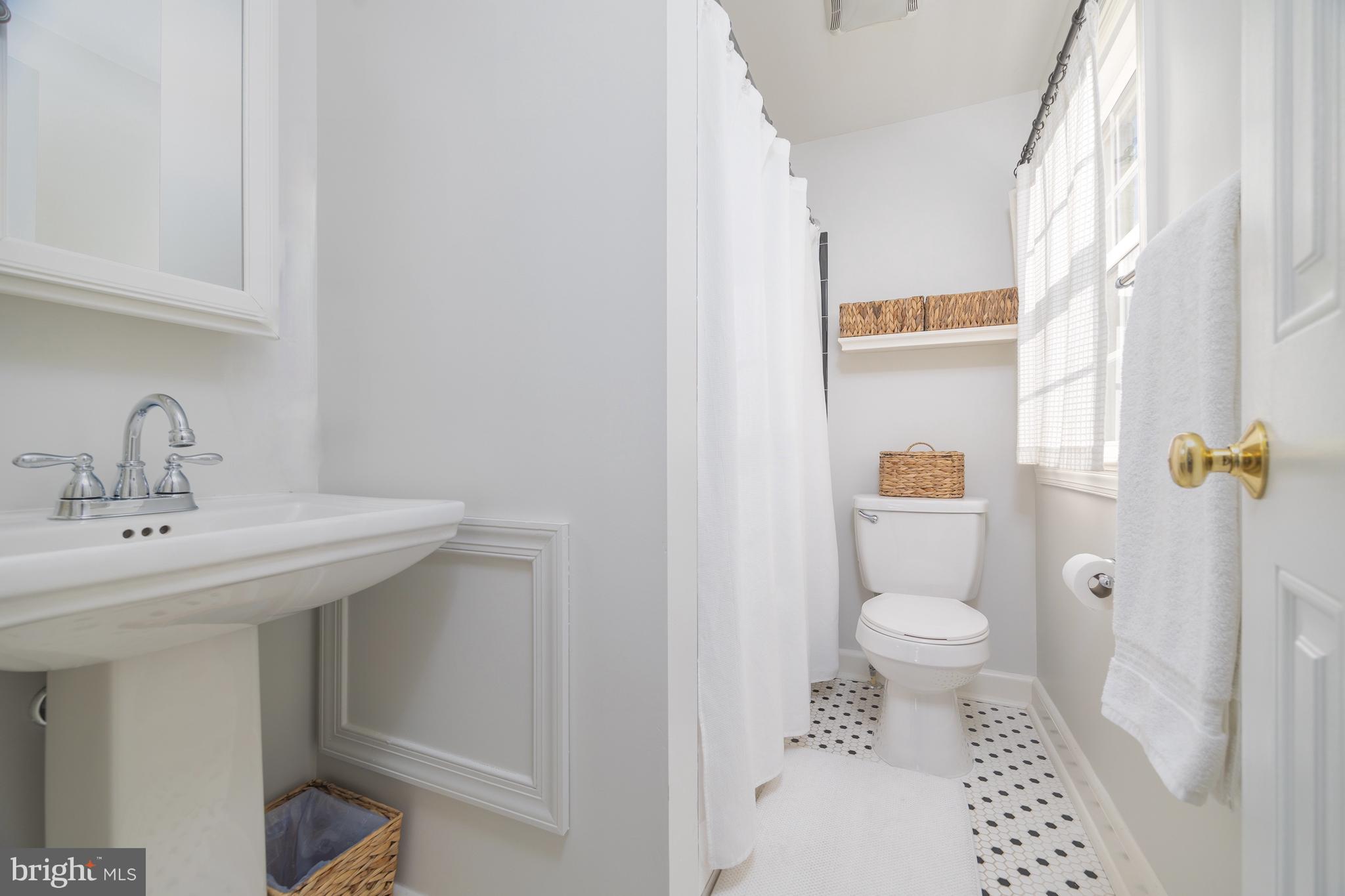 1910 Everest Street Silver Spring, MD 20902 - Photo 11 of 21 En-suite primary bathroom