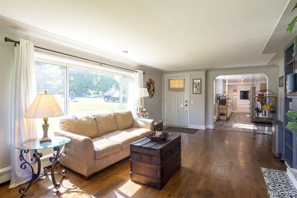 12394 Jennings Road Linden, MI 48451 - Photo 3 of 21