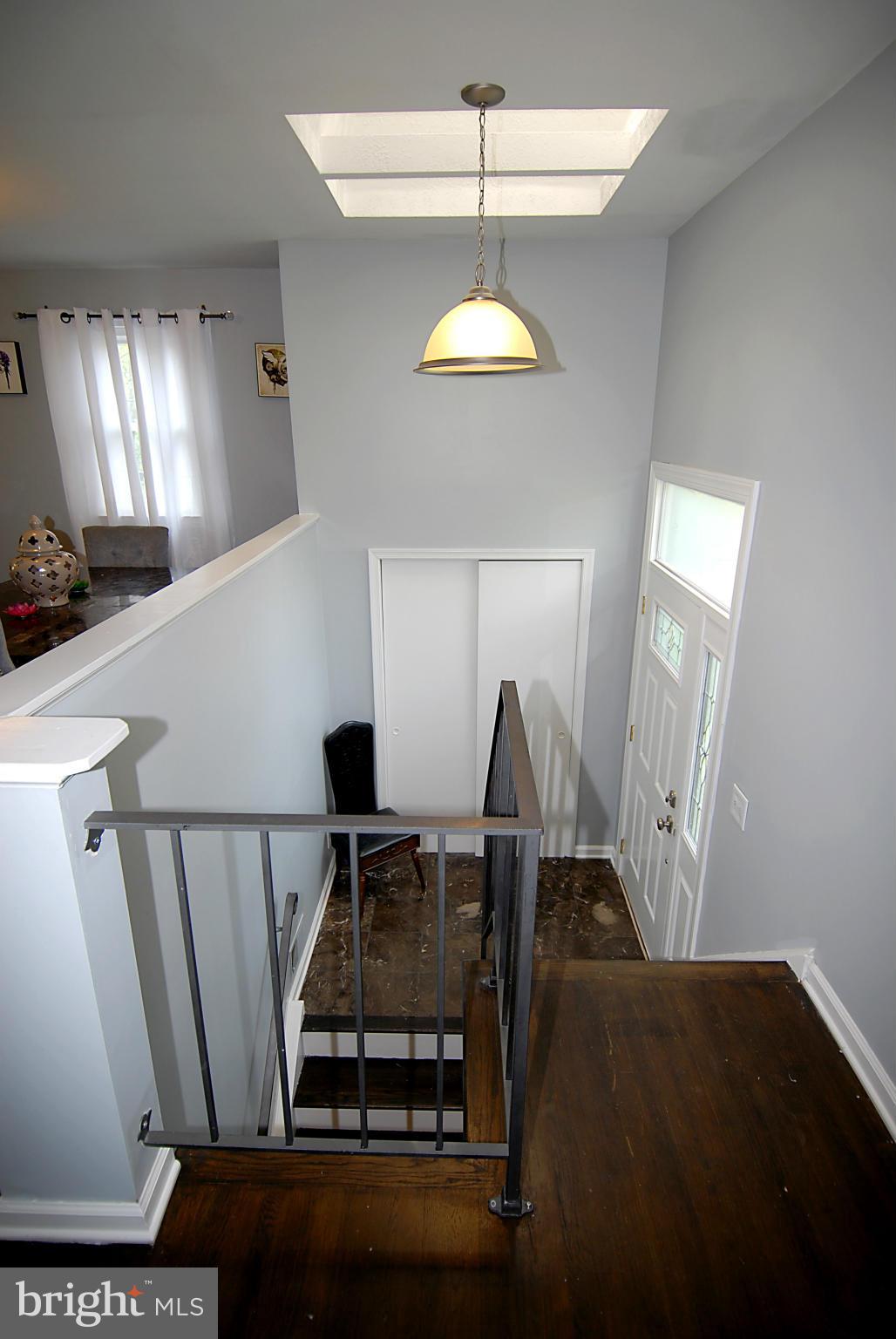 318 Salisbury Road Edgewater, MD 21037 - Photo 3 of 27 Foyer