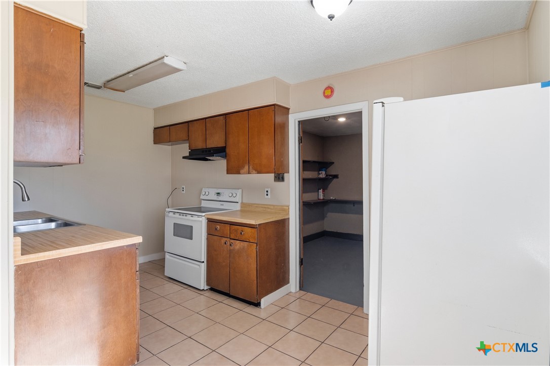 102 Runnel Street Seguin, TX 78155 - Photo 11 of 34 a utility room with sink dryer and washer