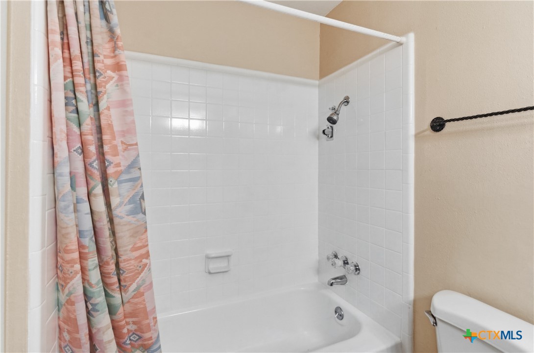 102 Runnel Street Seguin, TX 78155 - Photo 20 of 34 a bathroom with a bathtub and shower