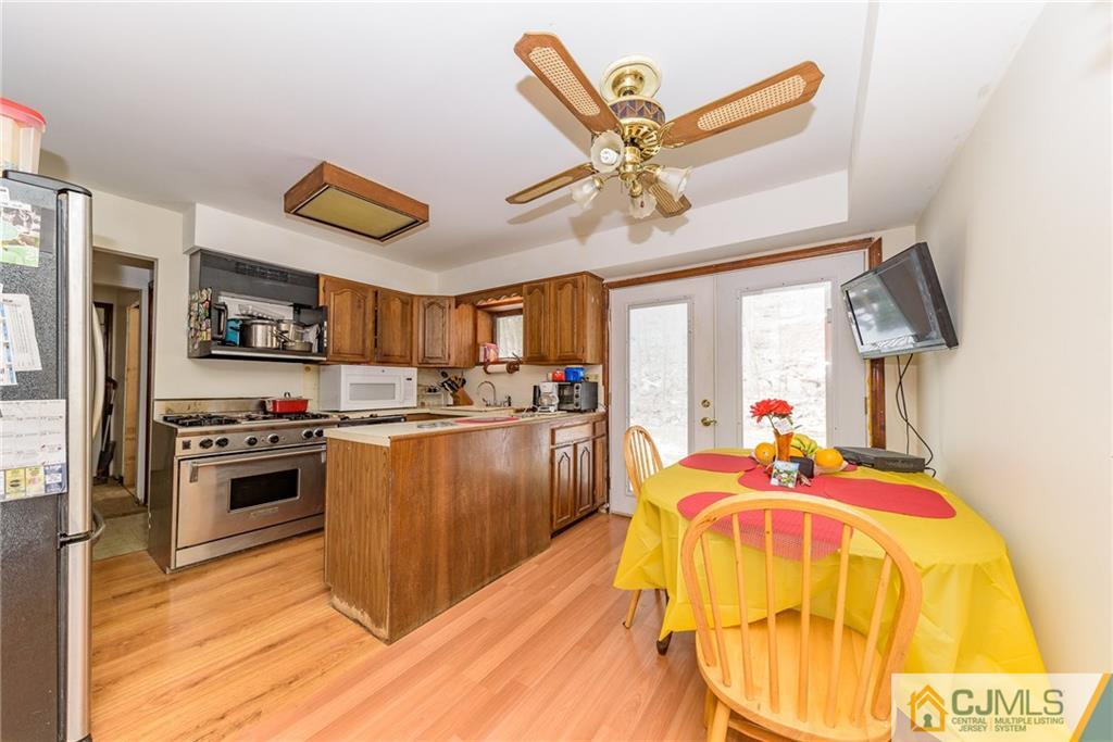 88 Emmans Road Ledgewood, NJ 07852 - Photo 7 of 25 a very nice looking kitchen with a large window