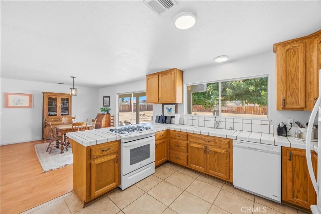 14204 Crow Road Apple Valley, CA 92307 - Photo 10 of 39 Gallery Image 10