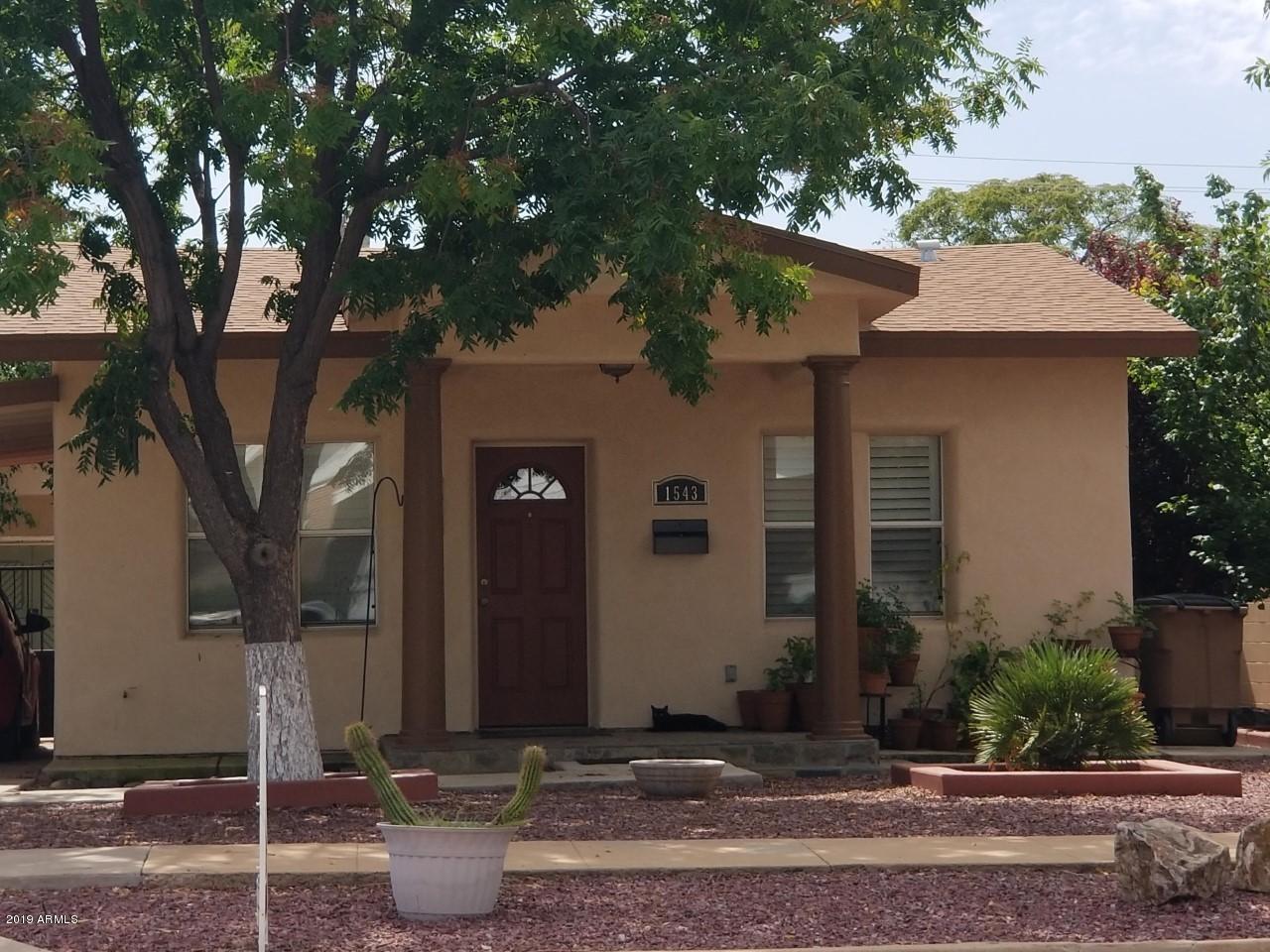 1543 11th front yard 1
