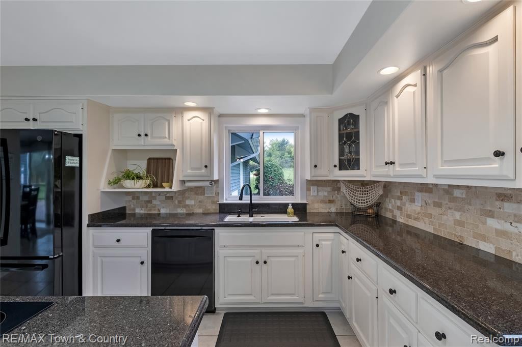 7492 East River Road Flushing, MI 48433 - Photo 15 of 71 Gallery Image 15