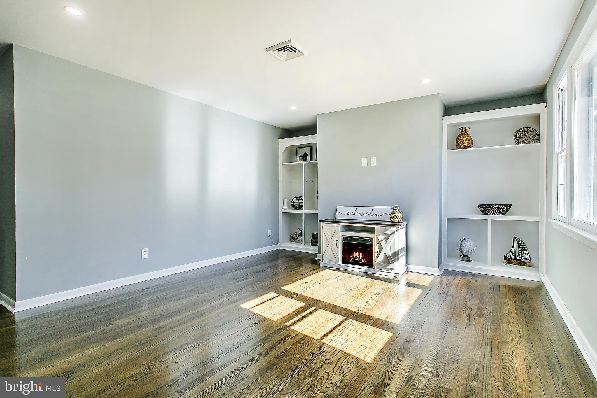 851 Rising Sun Road Telford, PA 18969 - Photo 4 of 33 Living Room