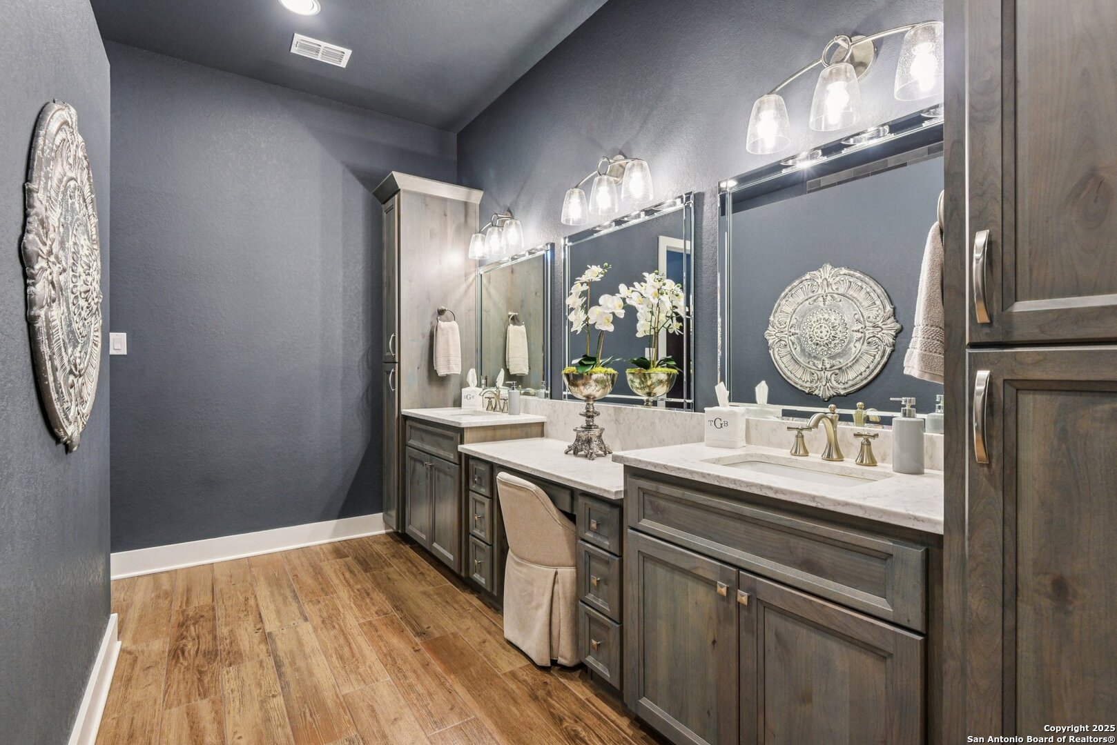 449 Hanging Oak Spring Branch, TX 78070 - Photo 38 of 49 a bathroom with a sink and a mirror