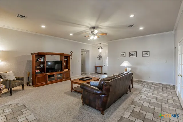 $370,000 | 313 Hamilton Drive, Gatesville, TX 76528