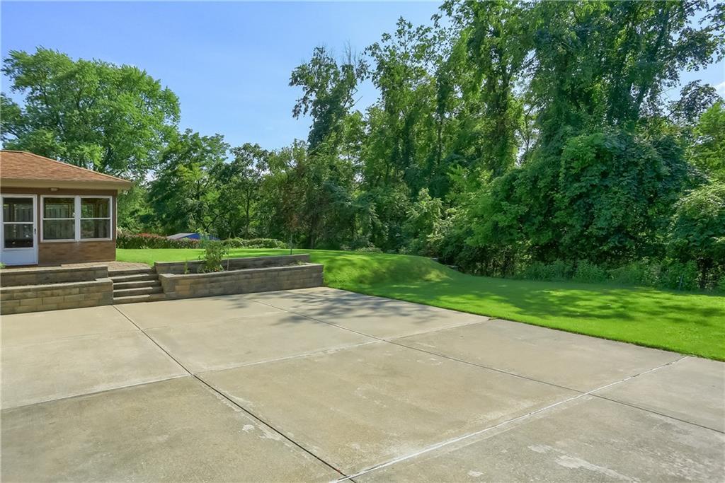 4018 Willett Road Pittsburgh, PA 15227 - Photo 7 of 43 Gallery Image 7
