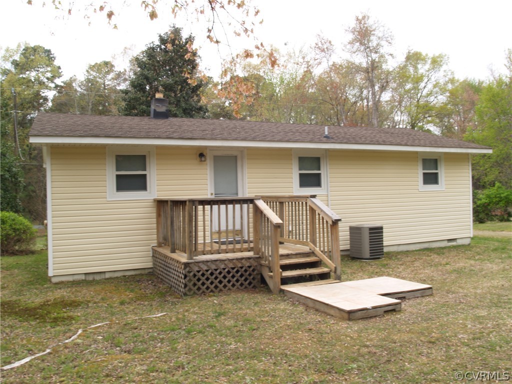 7700 Courthouse Road Providence Forge, VA 23140 - Photo 2 of 10 Room for a grill on the rear entrance deck!