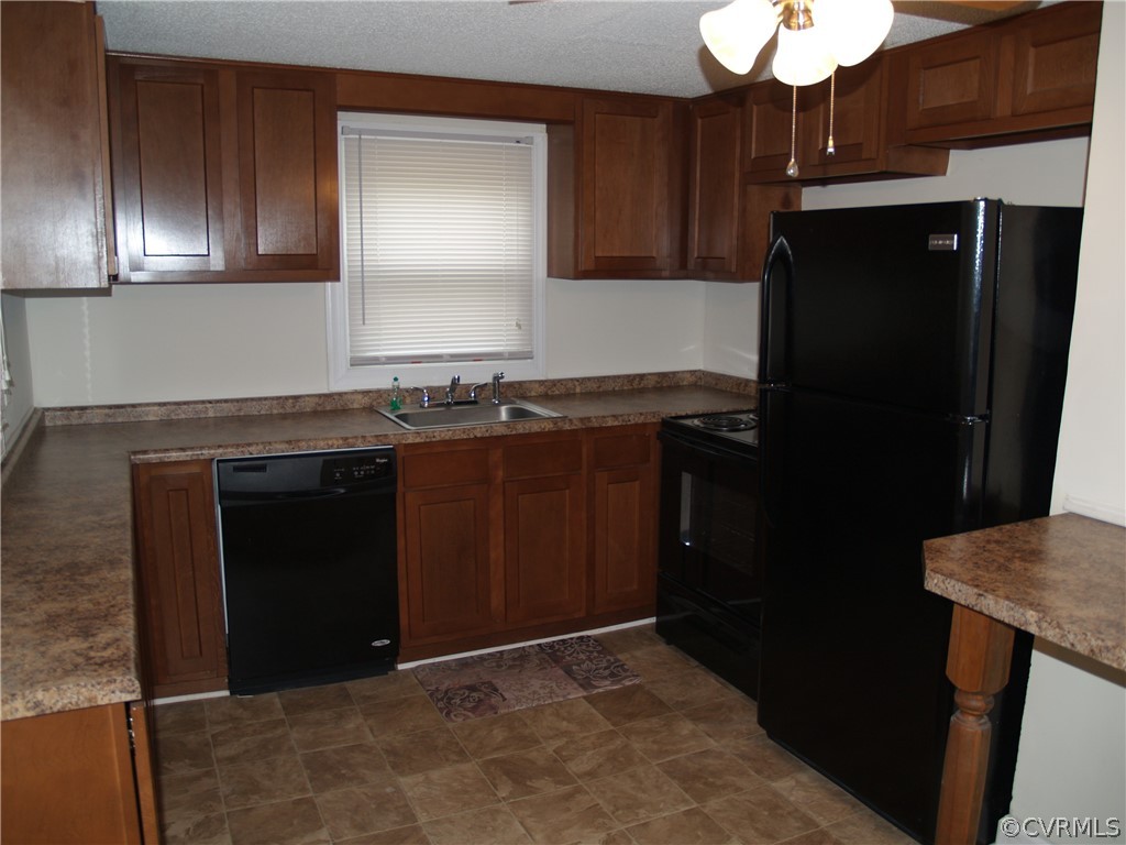 7700 Courthouse Road Providence Forge, VA 23140 - Photo 4 of 10 Black appliances and laminate countertops in kitch