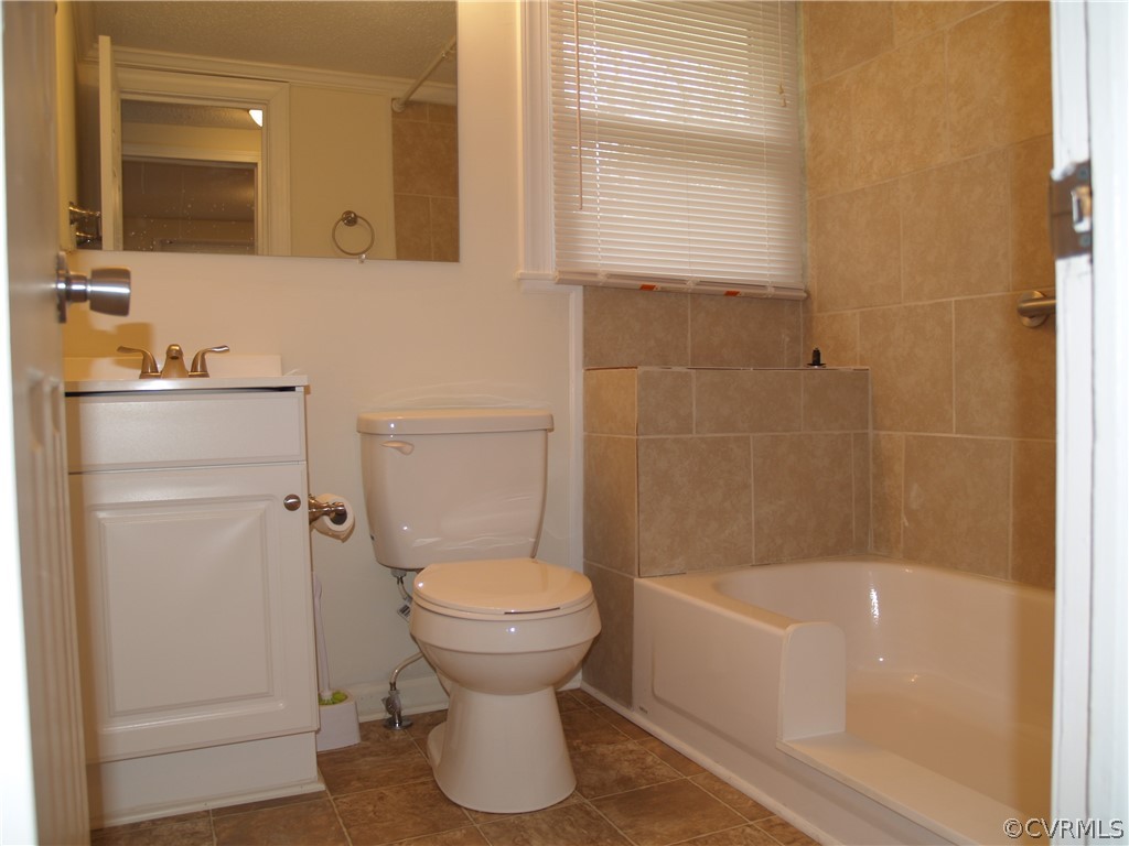 7700 Courthouse Road Providence Forge, VA 23140 - Photo 5 of 10 Renovated bath with custom side cut into tub for e