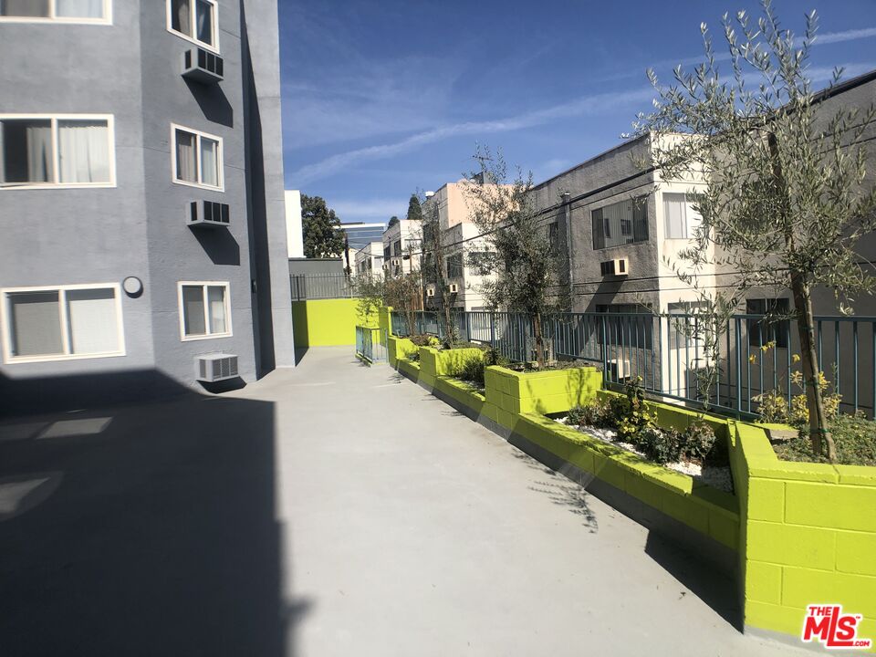 428 South Grand View Street Los Angeles, CA 90057 - Photo 27 of 29 a view of swimming pool with seating space