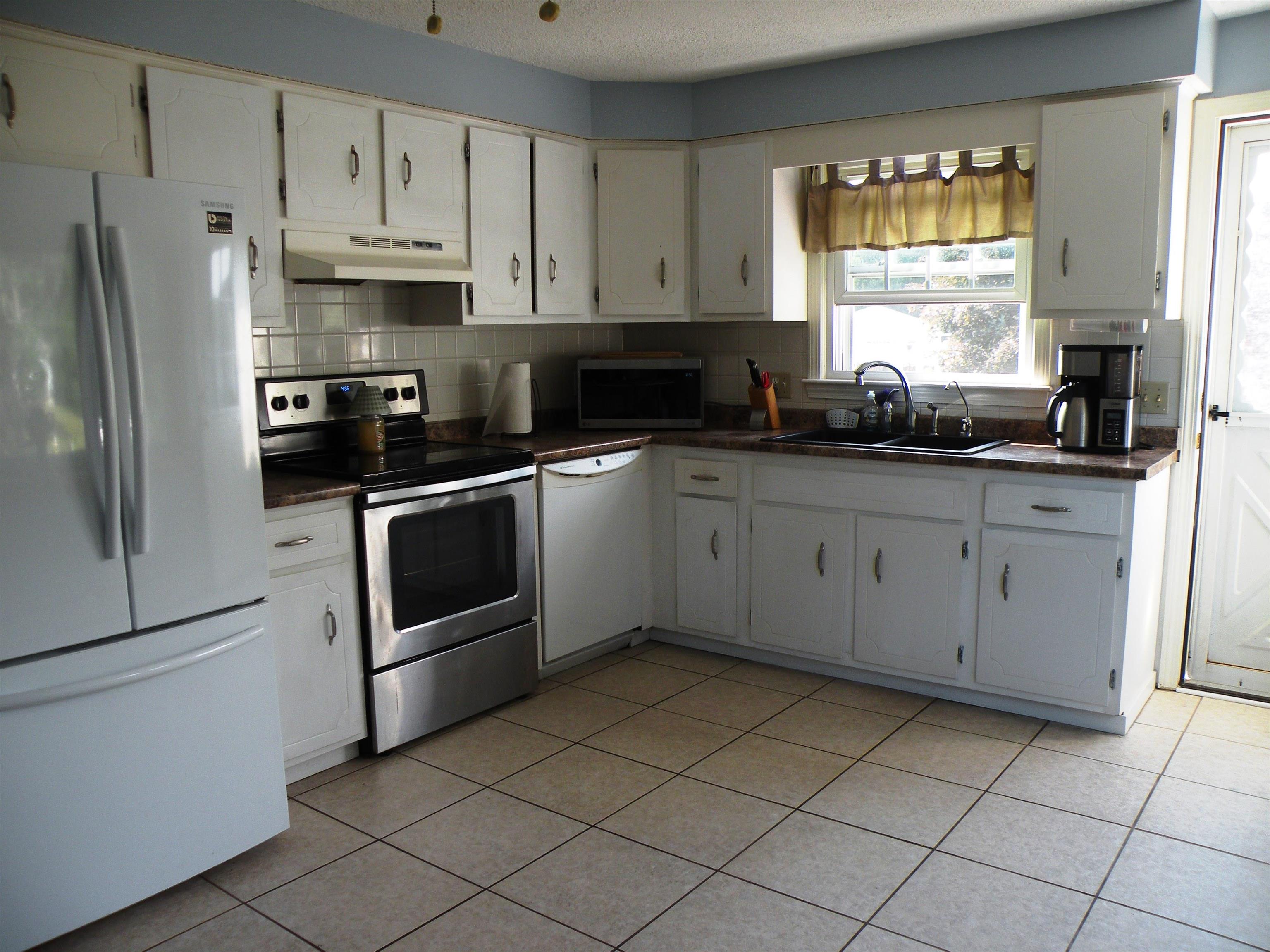 4 Kemo Circle Litchfield, NH 03052 - Photo 5 of 19