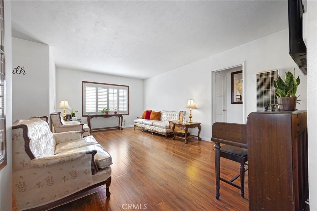 1801 West Brazil Street Compton, CA 90220 - Photo 3 of 19 Living room