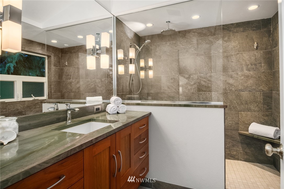 6979 47th Avenue Southwest Seattle, WA 98136 - Photo 17 of 31 Gallery Image 17
