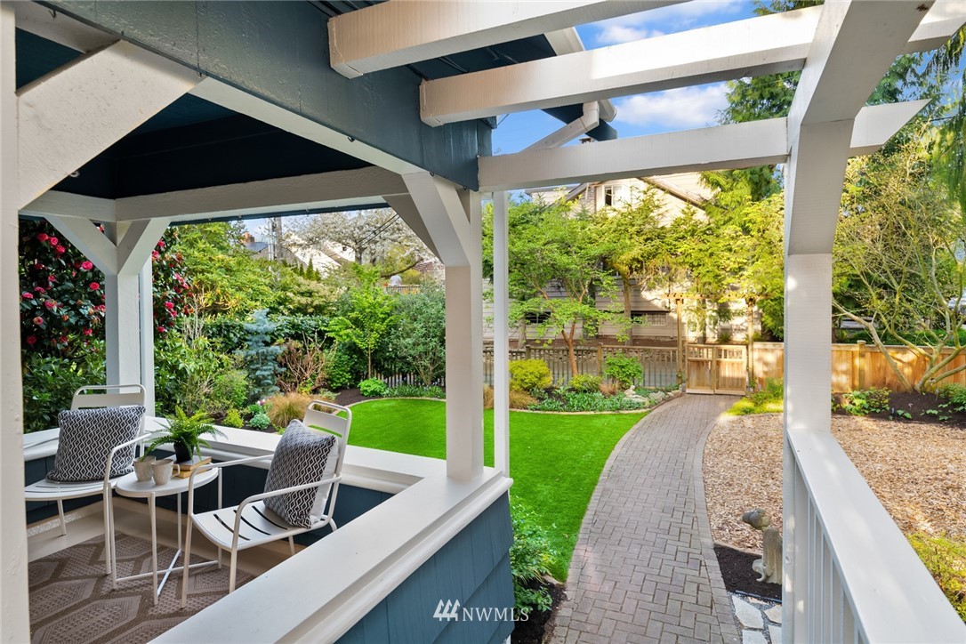 6979 47th Avenue Southwest Seattle, WA 98136 - Photo 3 of 31 Gallery Image 3