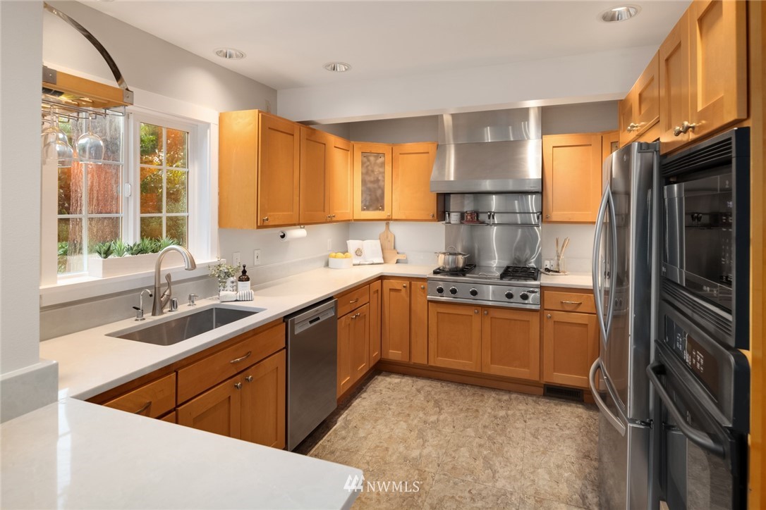 6979 47th Avenue Southwest Seattle, WA 98136 - Photo 6 of 31 Gallery Image 6