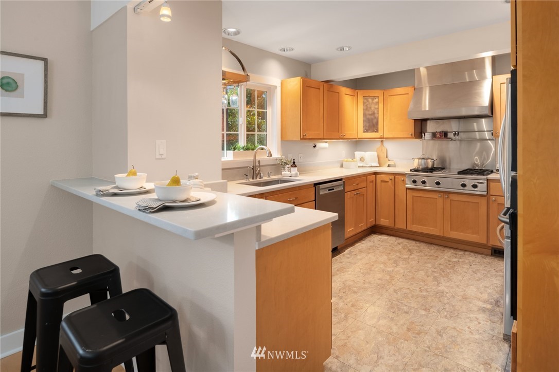 6979 47th Avenue Southwest Seattle, WA 98136 - Photo 7 of 31 Gallery Image 7