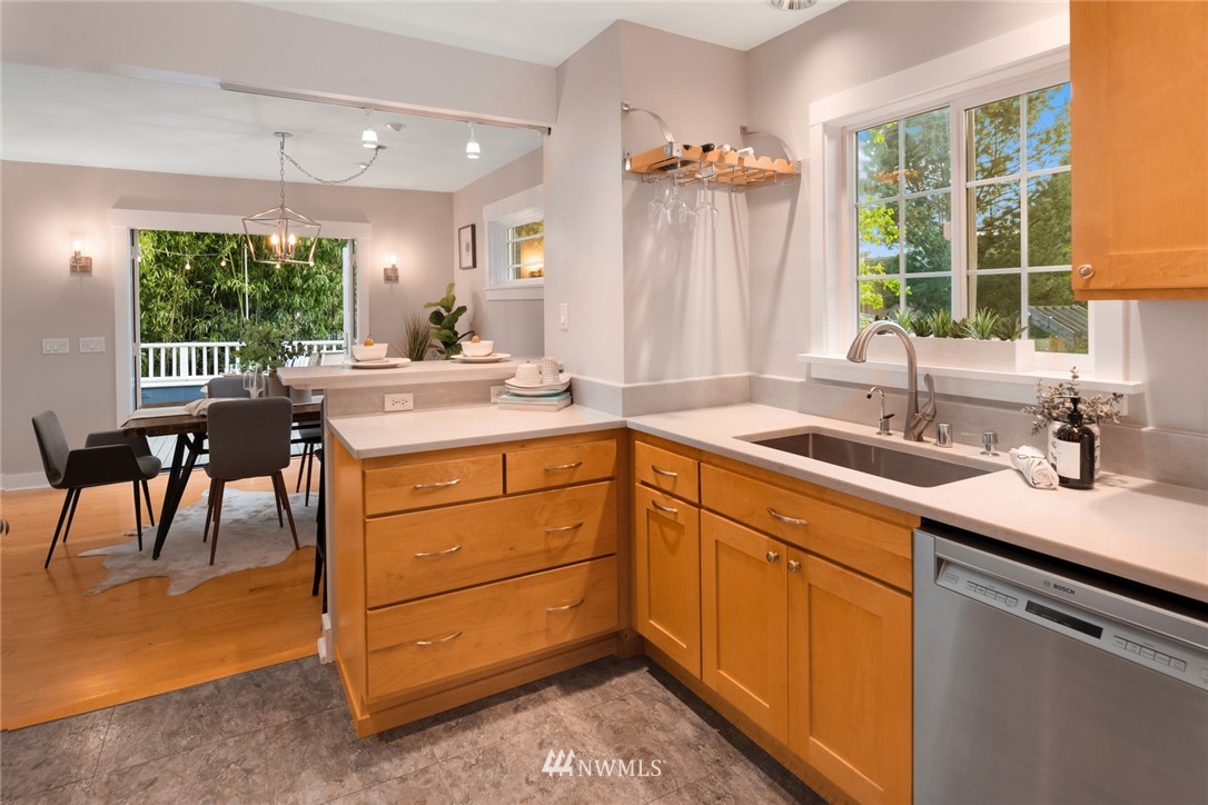 6979 47th Avenue Southwest Seattle, WA 98136 - Photo 10 of 31 Gallery Image 10