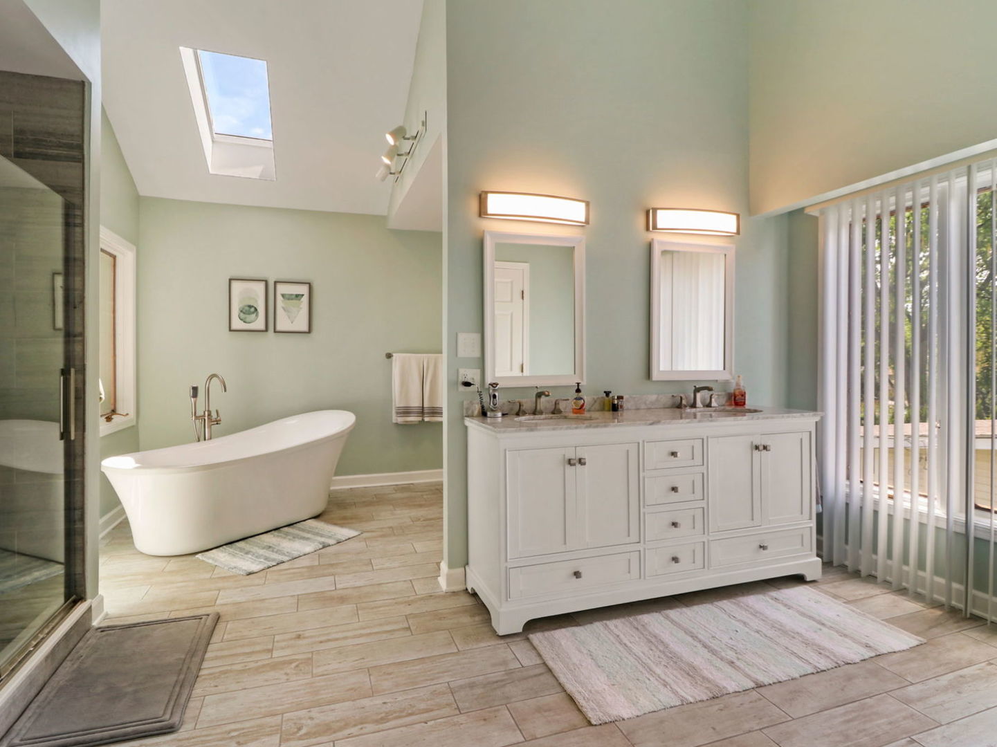 132 Eagle Point Road Fox Lake, IL 60020 - Photo 20 of 63 a bathroom with a double vanity sink a mirror and a bathtub