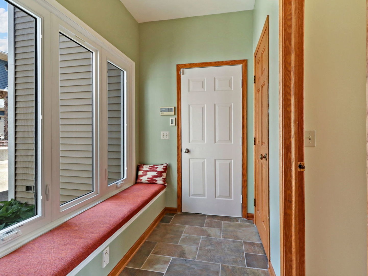 132 Eagle Point Road Fox Lake, IL 60020 - Photo 4 of 63