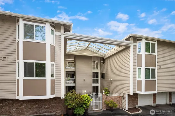 $885,000 | 402 3rd Avenue South, Unit B201, Edmonds, WA 98020