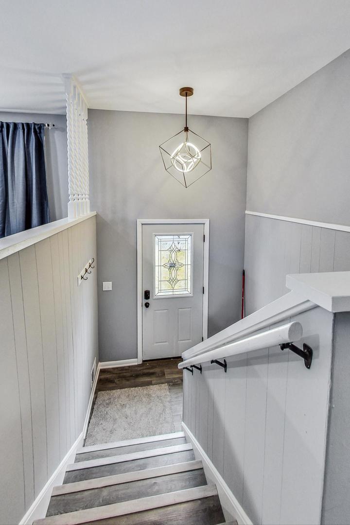 830 Russell Avenue Winthrop Harbor, IL 60096 - Photo 3 of 33 a view of a hallway view with staircase