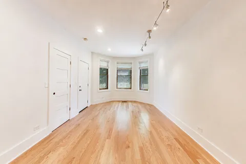 $2,750 | 2132 North Oakley Avenue, Unit 1, Chicago, IL 60647