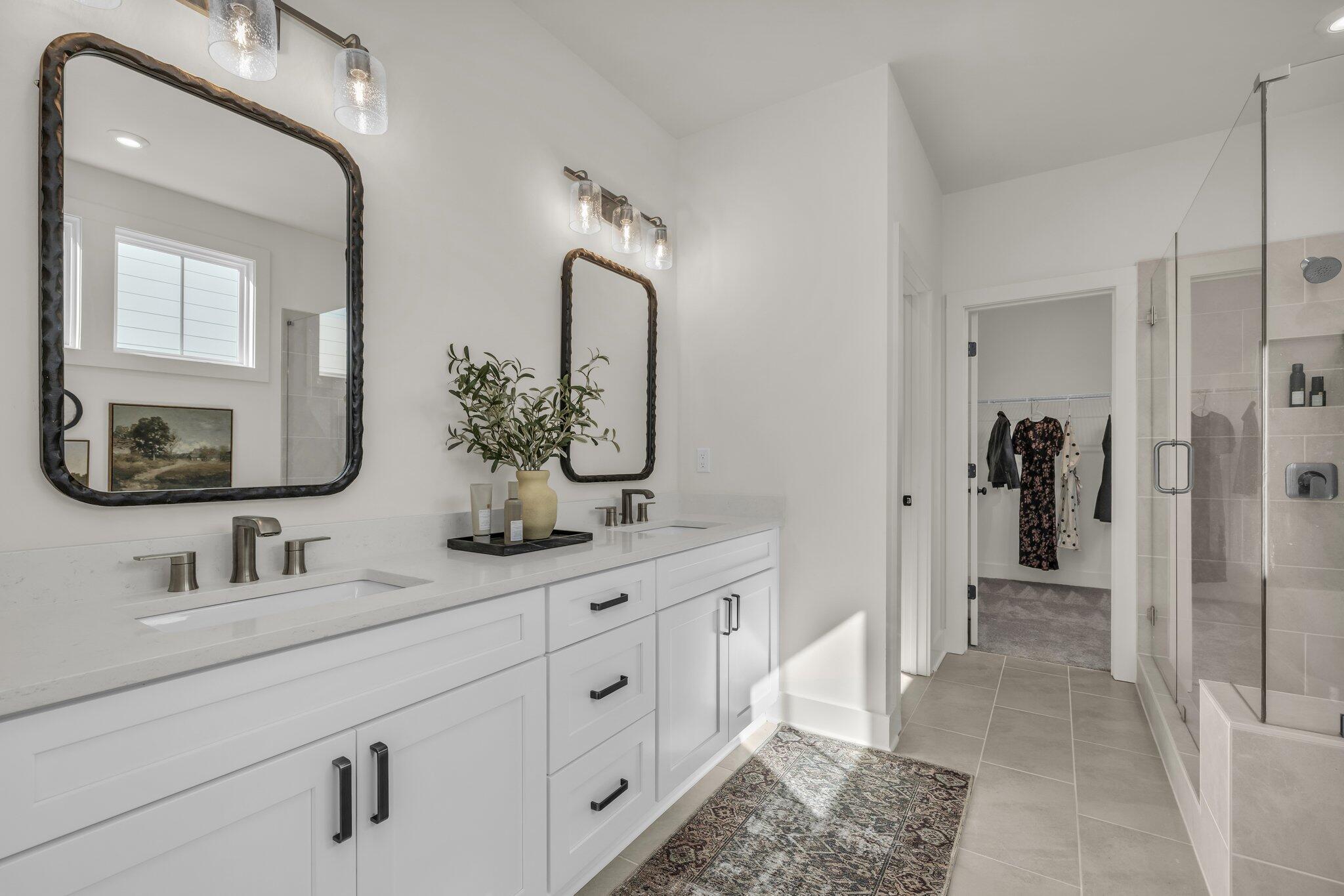 2608 Butlers Green Circle, Unit 11 Chattanooga, TN 37421 - Photo 18 of 30 Owner's Bath