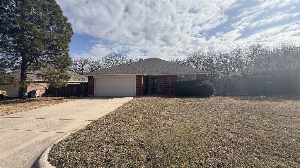 768 Hunter Court Azle, TX 76020 - Photo 2 of 26
