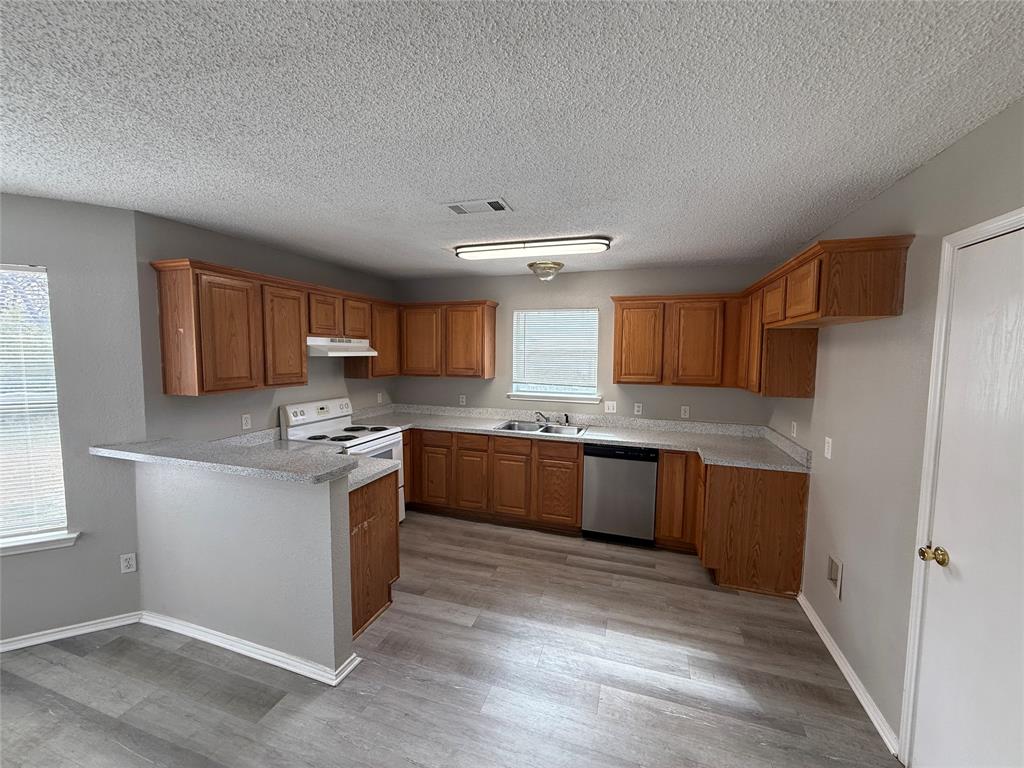 768 Hunter Court Azle, TX 76020 - Photo 9 of 26