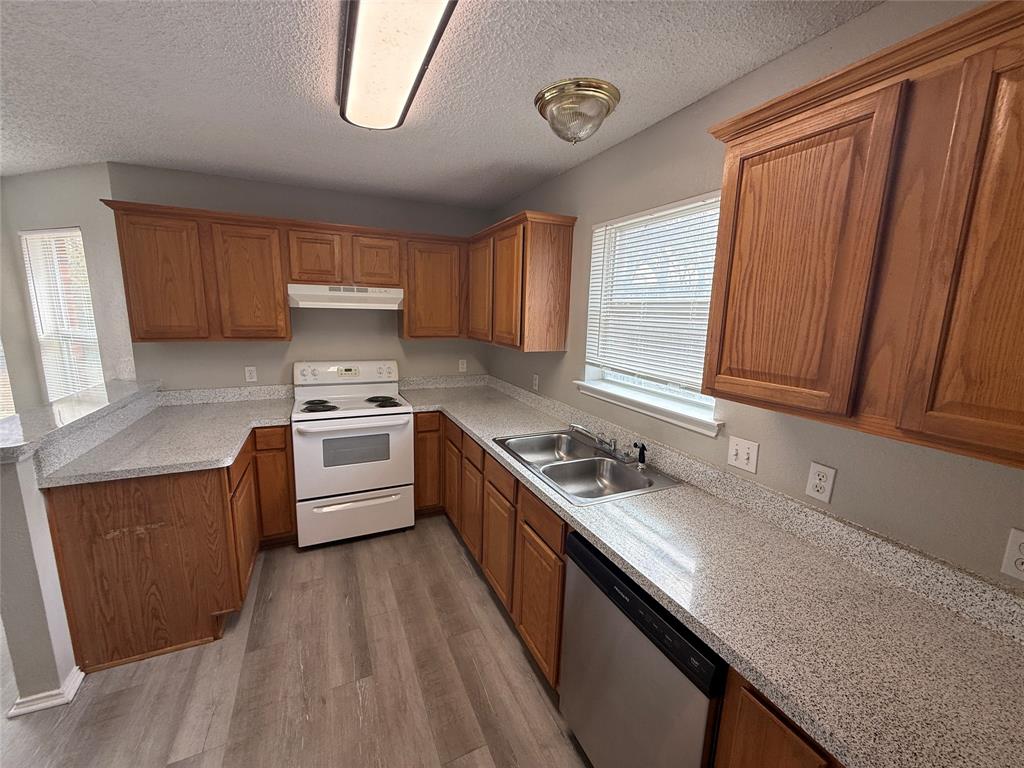 768 Hunter Court Azle, TX 76020 - Photo 10 of 26