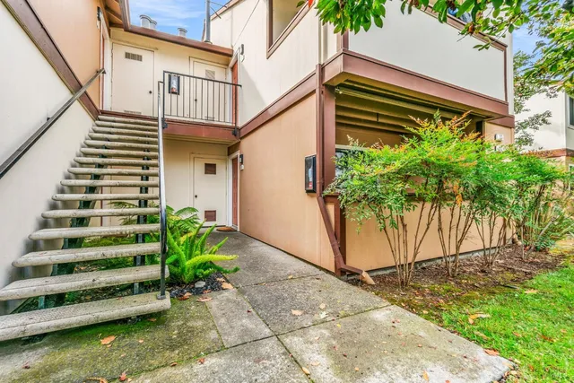 $300,000 | 8201 Camino Colegio, Unit 221, Rohnert Park, CA 94928