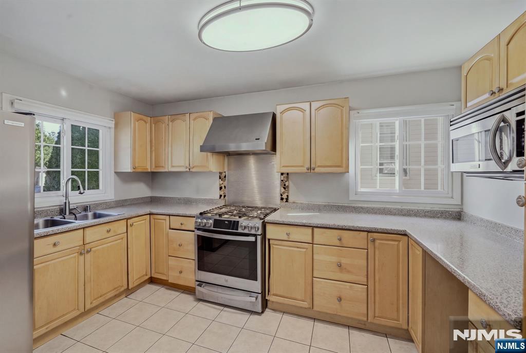 11 Raritan Avenue Paterson, NJ 07503 - Photo 18 of 42 Gallery Image 18