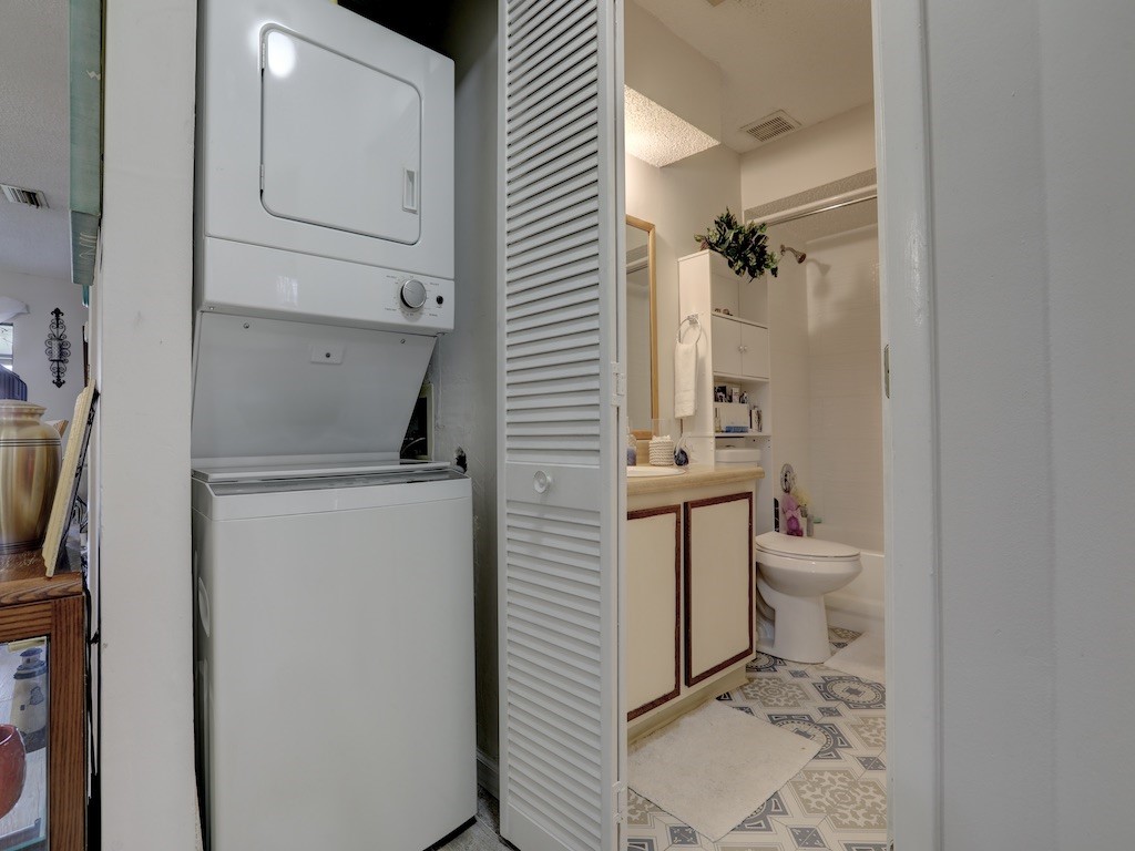 6022 Indrio Road, Unit G3 Fort Pierce, FL 34951 - Photo 33 of 36 a bathroom with a toilet a sink and a mirror